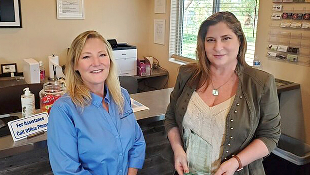 AZSA Executive Director Amy Amideo (right) with Rain Hall, manager of Granite Dells Storage in Prescott, Ariz. as Amy is holding an award plaque in her hands