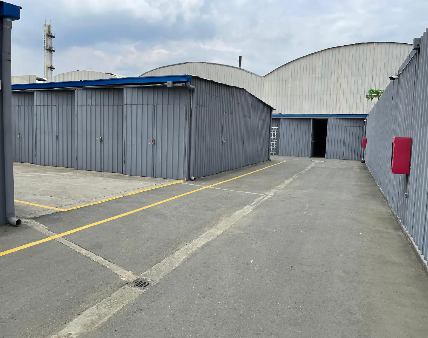 view of outdoor storage units at Rentabox in Colombia