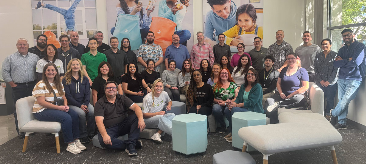 group photo of volunteers 